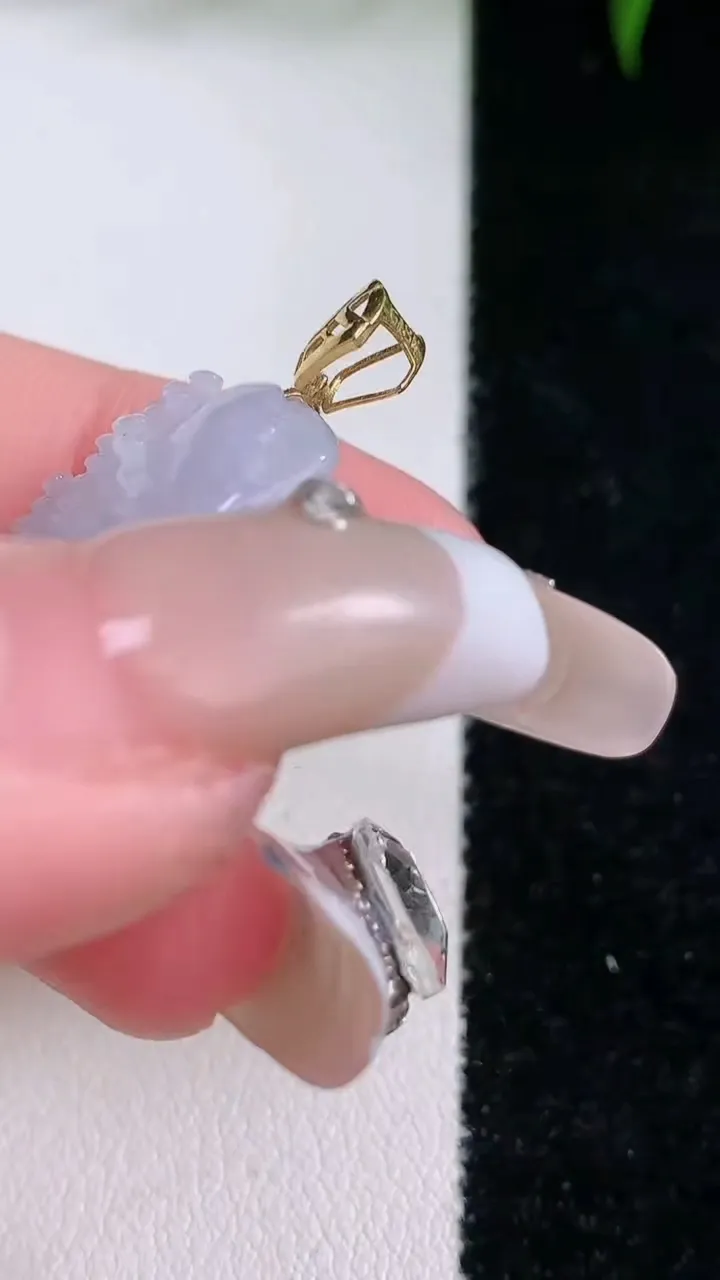 天然A货翡翠山水牌吊坠，尺寸31.8-21.2-6.6，重量:9.85g
3月4日