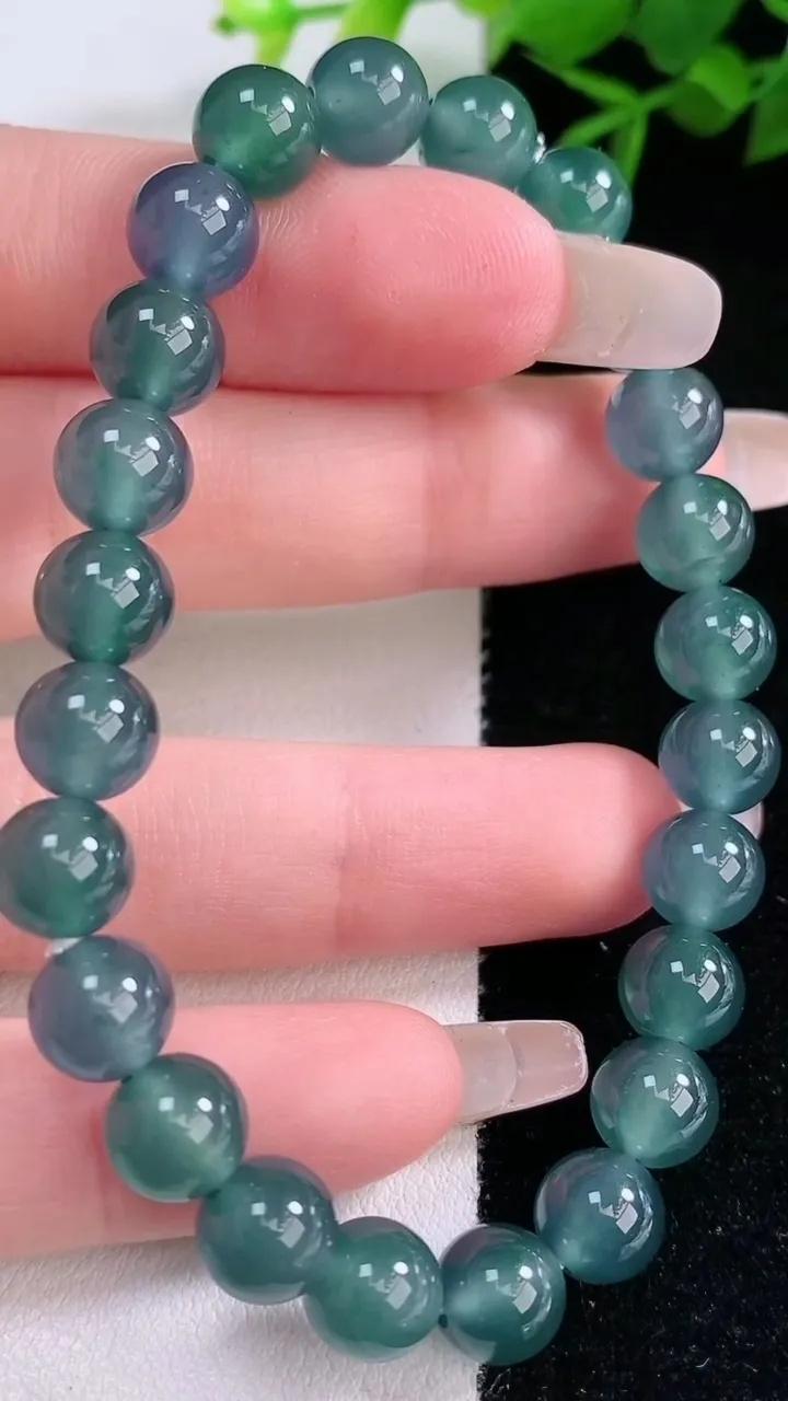天然A货翡翠圆珠手串，尺寸7.7-24颗，重量:20.10g3月4日
工厂直销收藏佳品,种好水足，色泽均匀，有种有色，上手高大气！