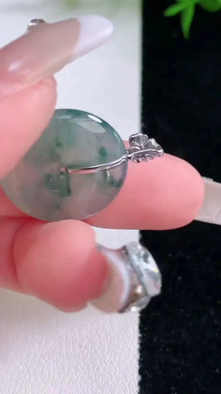 天然A货翡翠种飘花平安扣吊坠，尺寸19.7-4，重量:3.60g
3月4日