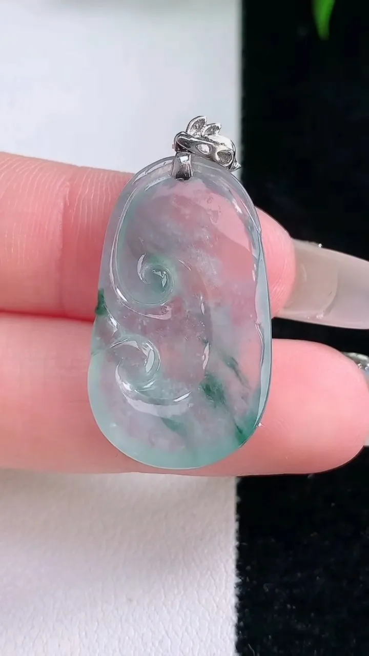 天然A货翡翠种飘花如意吊坠，尺寸28-17-3，重量:3.91g
3月4日