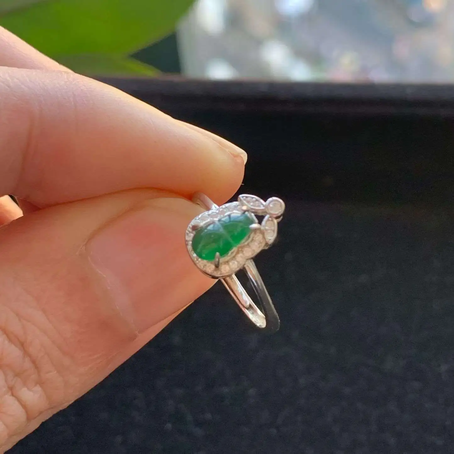 A货天然翡翠冰糯种925银满绿葫芦戒指活口重量1.46
3月4日