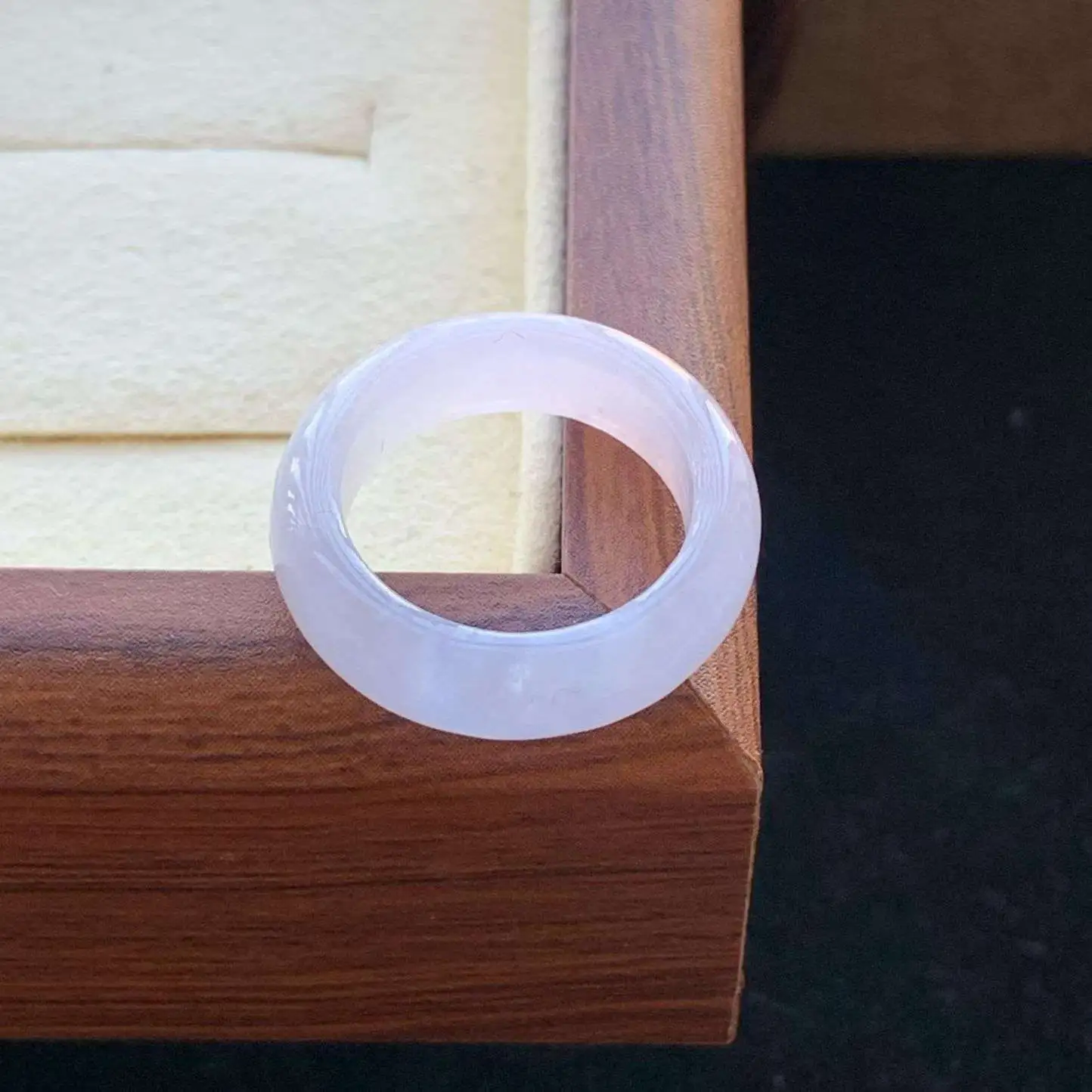 A货天然翡翠冰糯种'紫罗兰戒指11-12号重量3.37
3月4日