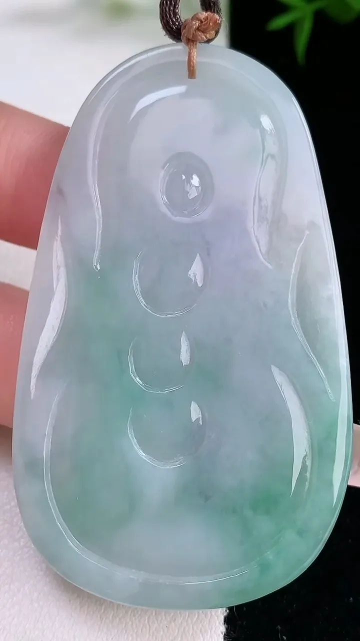 天然A货翡翠关公吊坠，尺寸63.6-37.4-5.7，重量:27.80g
3月4日