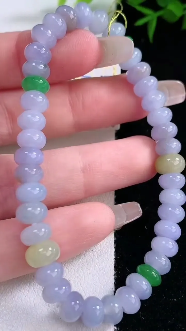天然A货翡翠三彩算盘珠手串，尺寸6.7-4.2-41颗，重量:17.10g3月5日
工厂直销收藏佳品,种好水足，色泽均匀，有种有色，上手高大气！