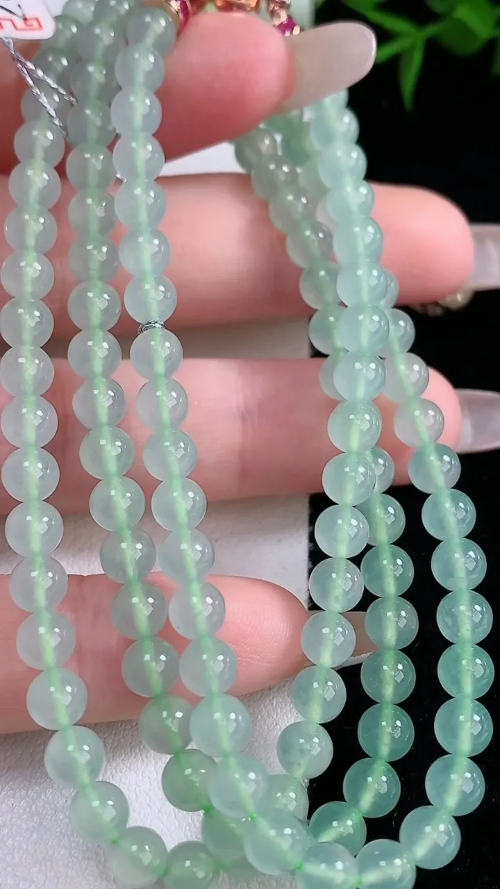 天然A货翡翠圆珠项链，尺寸4.8-118颗，重量:26.84g
3月5日