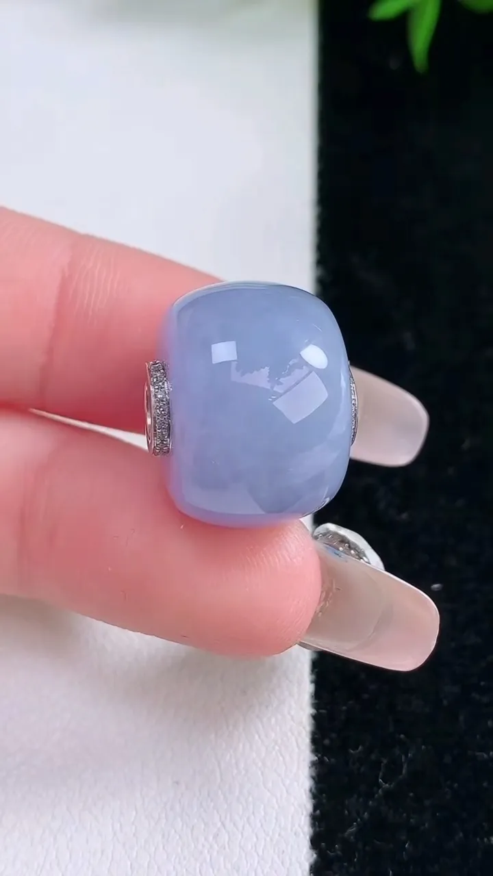 天然A货翡翠18K金紫罗兰路路通吊坠，尺寸18-15，重量:9.48g
3月5日