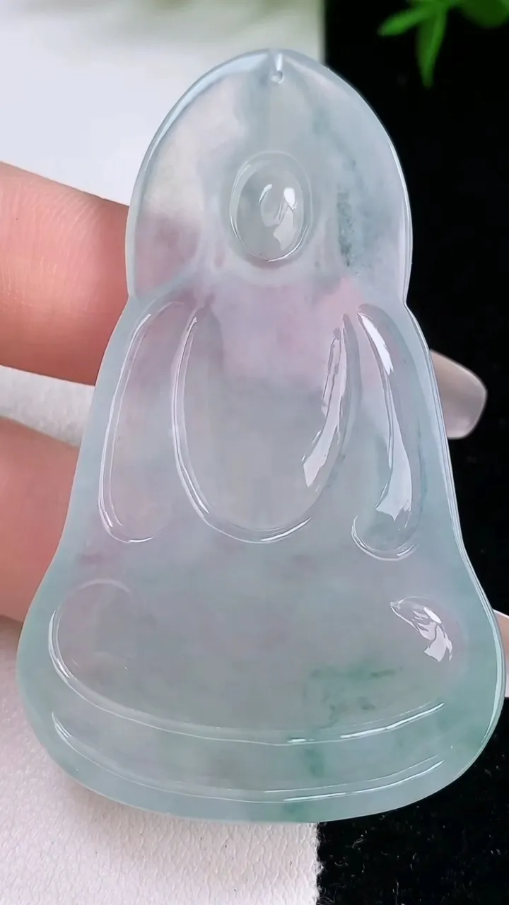 天然A货翡翠种飘花观音菩萨吊坠，尺寸61.7-37.4-5.8，重量:25.81g
3月5日