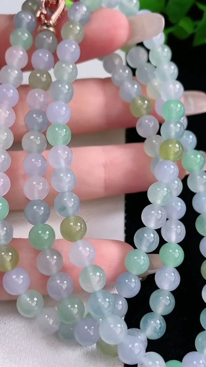 天然A货翡翠种三彩圆珠项链，尺寸6-108颗，重量:42.11g
3月5日