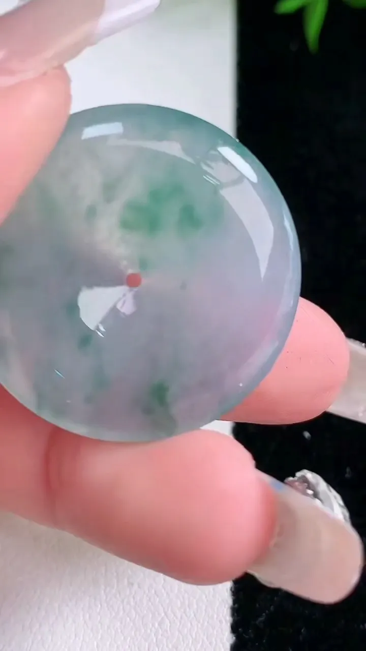 天然A货翡翠种飘花平安扣吊坠，尺寸29.8-5.6，重量10.32g
3月5日