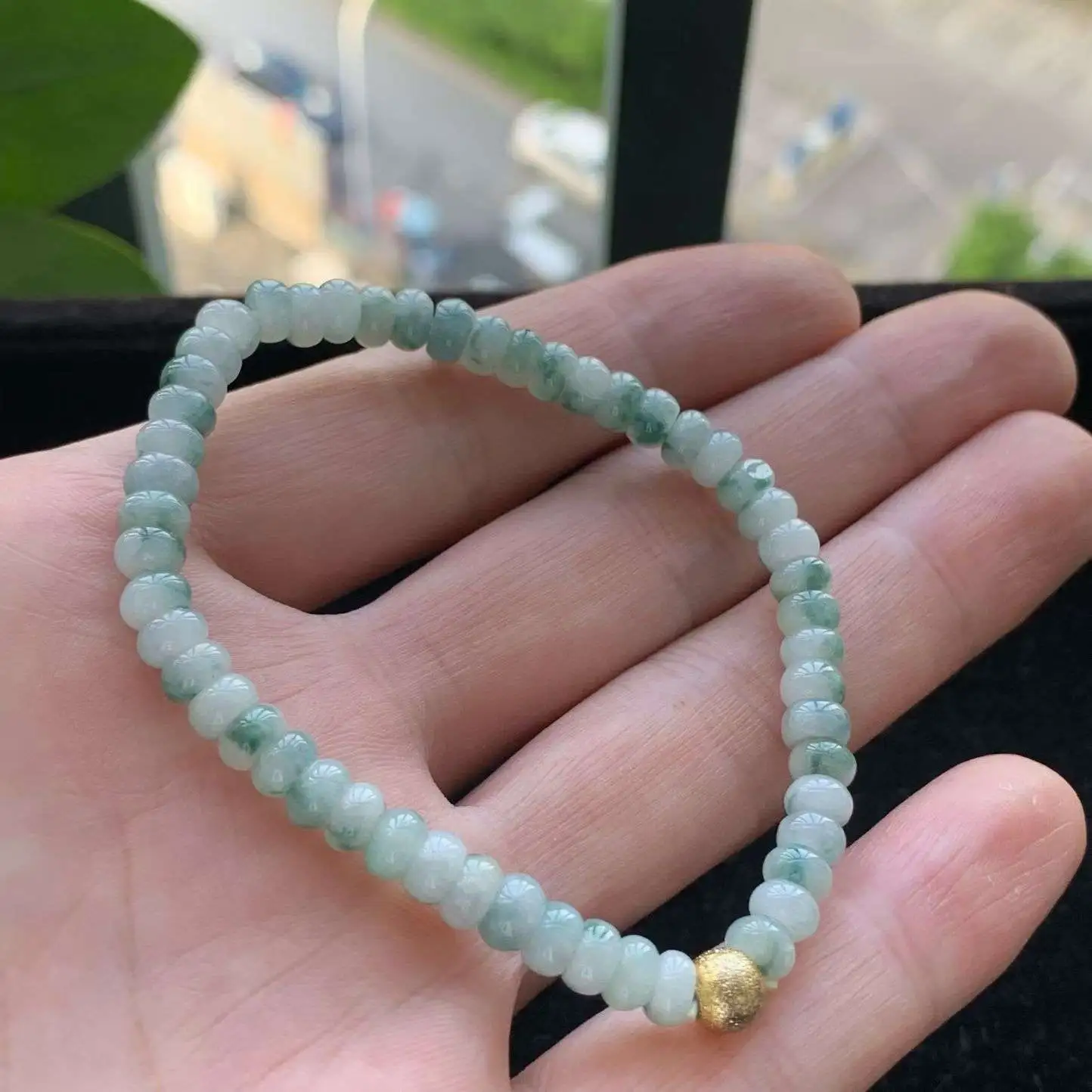 A货天然翡翠冰糯种飘花算盘珠手链重量10.95
3月5日