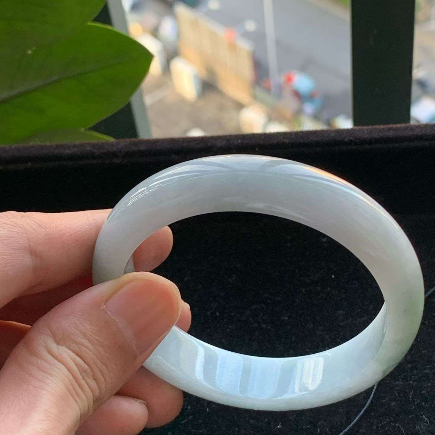 A货天然翡翠冰糯种浅绿手镯58.4圈重量76.67
3月5日