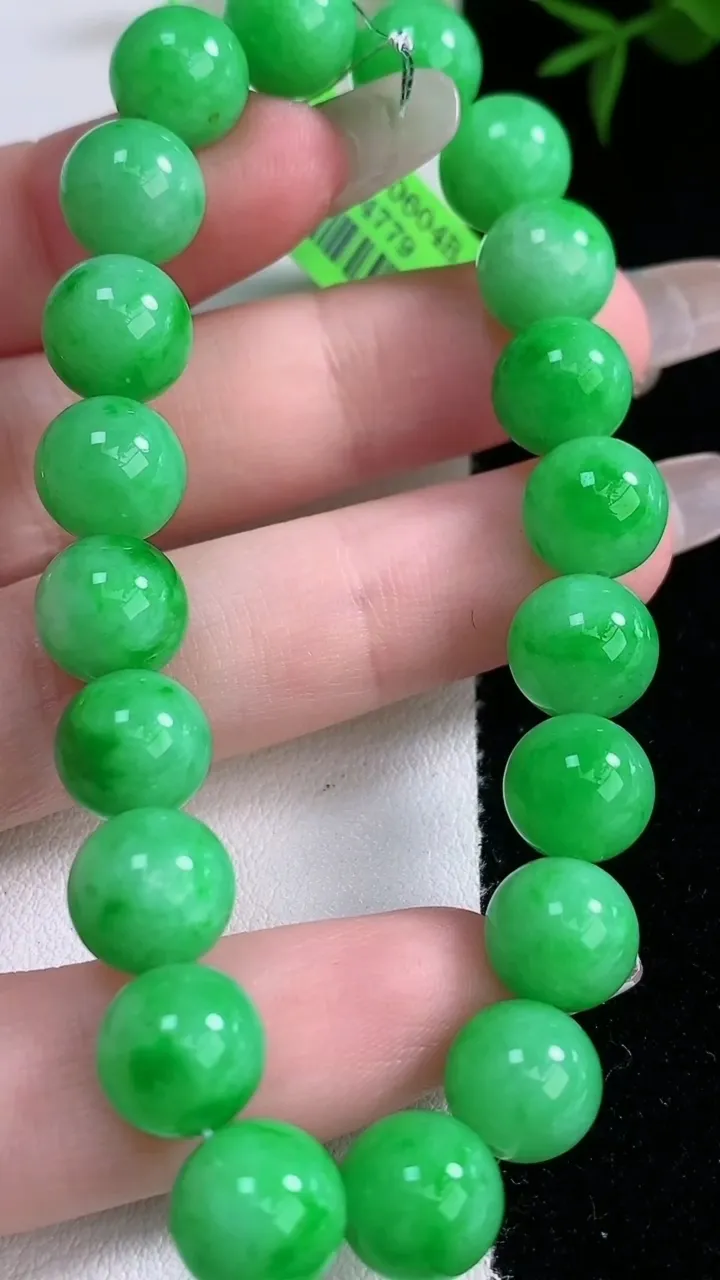 天然A货翡翠圆珠手串，尺寸9.2-20颗，重量:28.42g3月5日
工厂直销收藏佳品,种好水足，色泽均匀，有种有色，上手高大气！