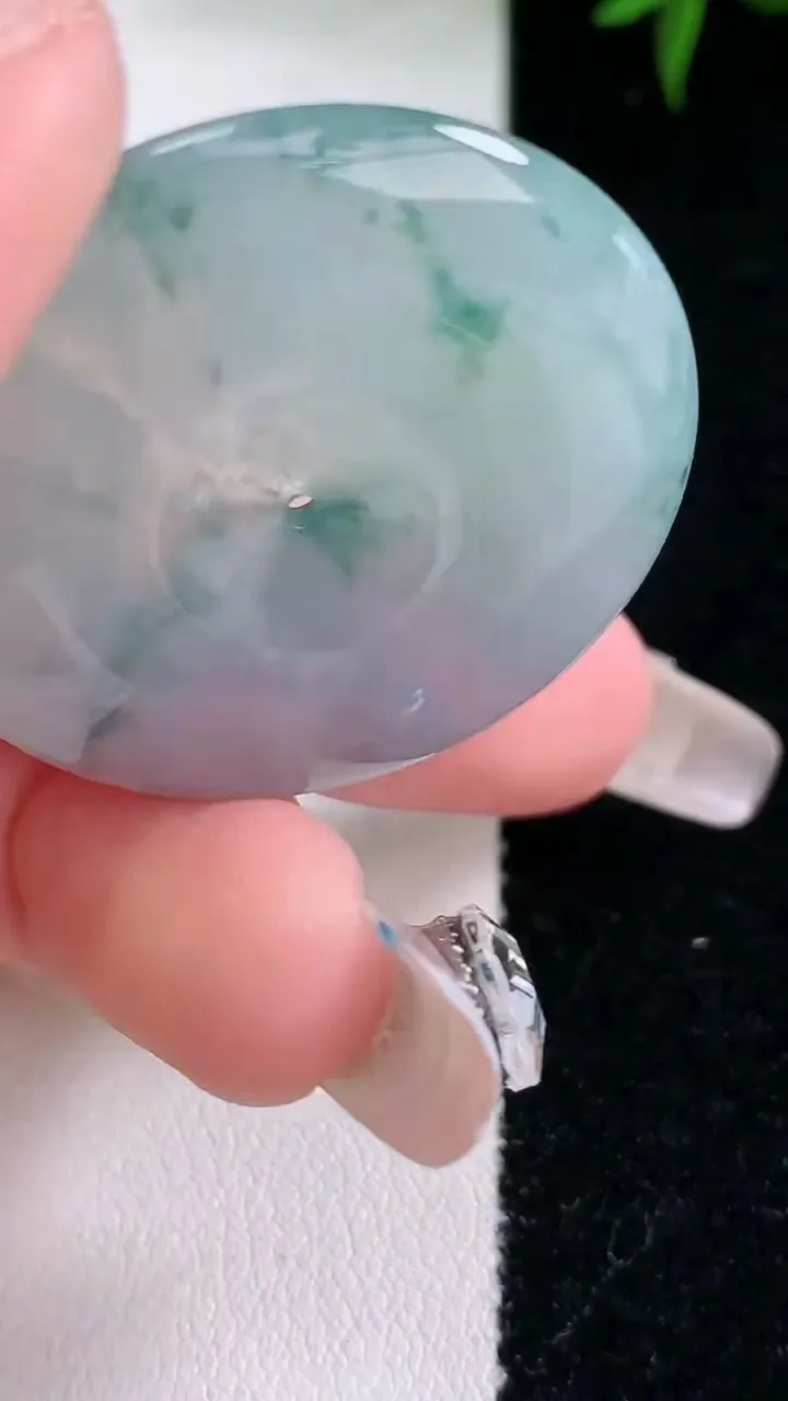 天然A货翡翠种飘花平安扣吊坠，尺寸35-5.7，重量:15.47g
3月5日