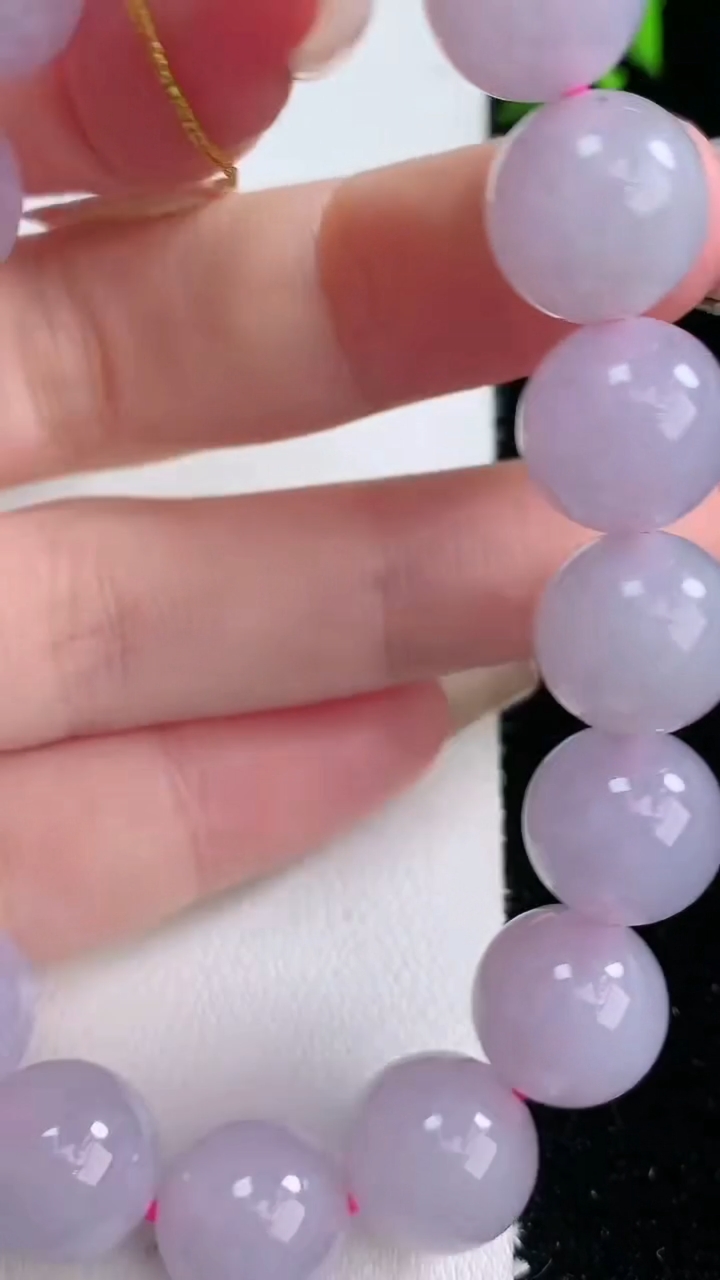 天然A货翡翠紫罗兰圆珠手串，尺寸11.5-17颗，重量:46.50g3月5日
工厂直销收藏佳品,种好水足，色泽均匀，有种有色，上手高大气！