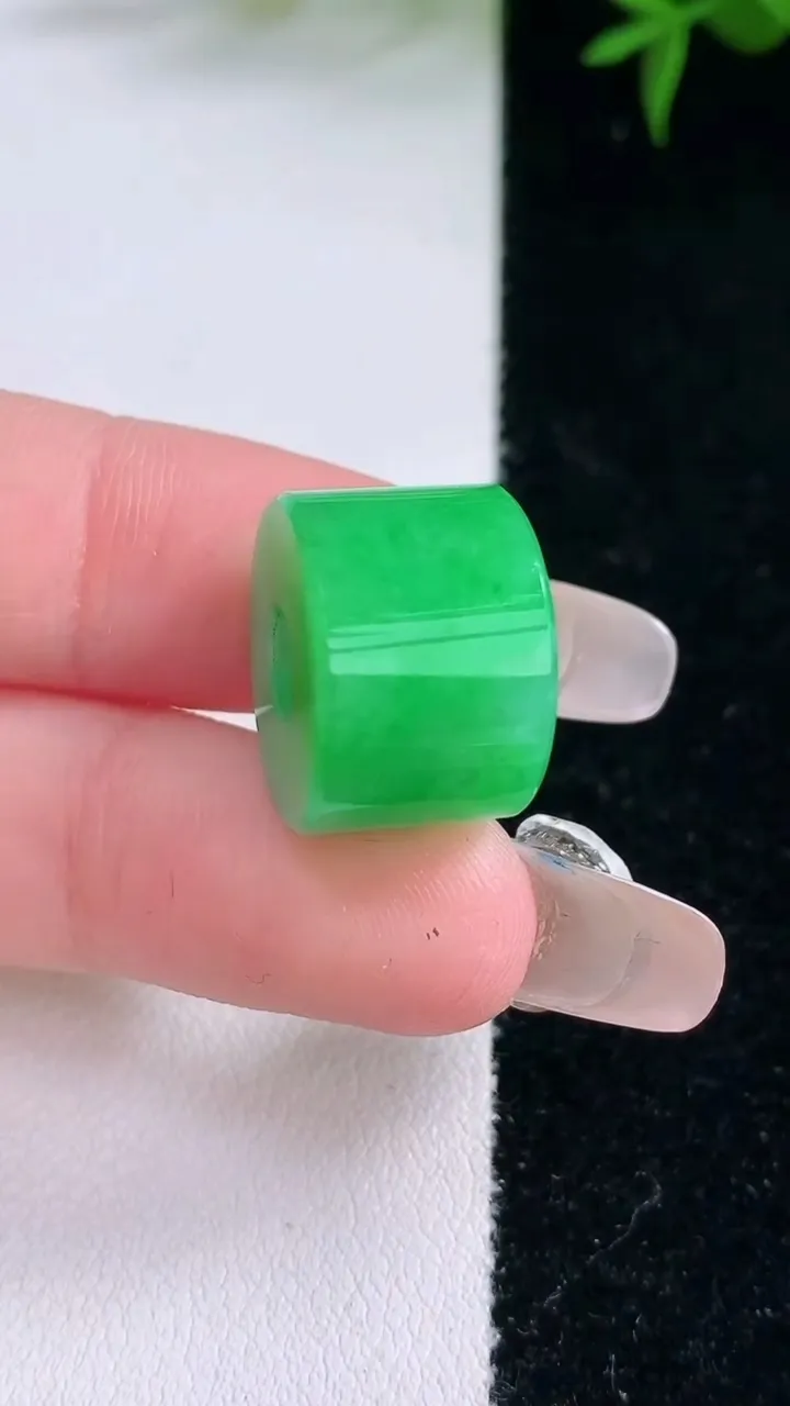 天然A货翡翠路路通吊坠，尺寸16.3-11，重量:7.91g
3月5日