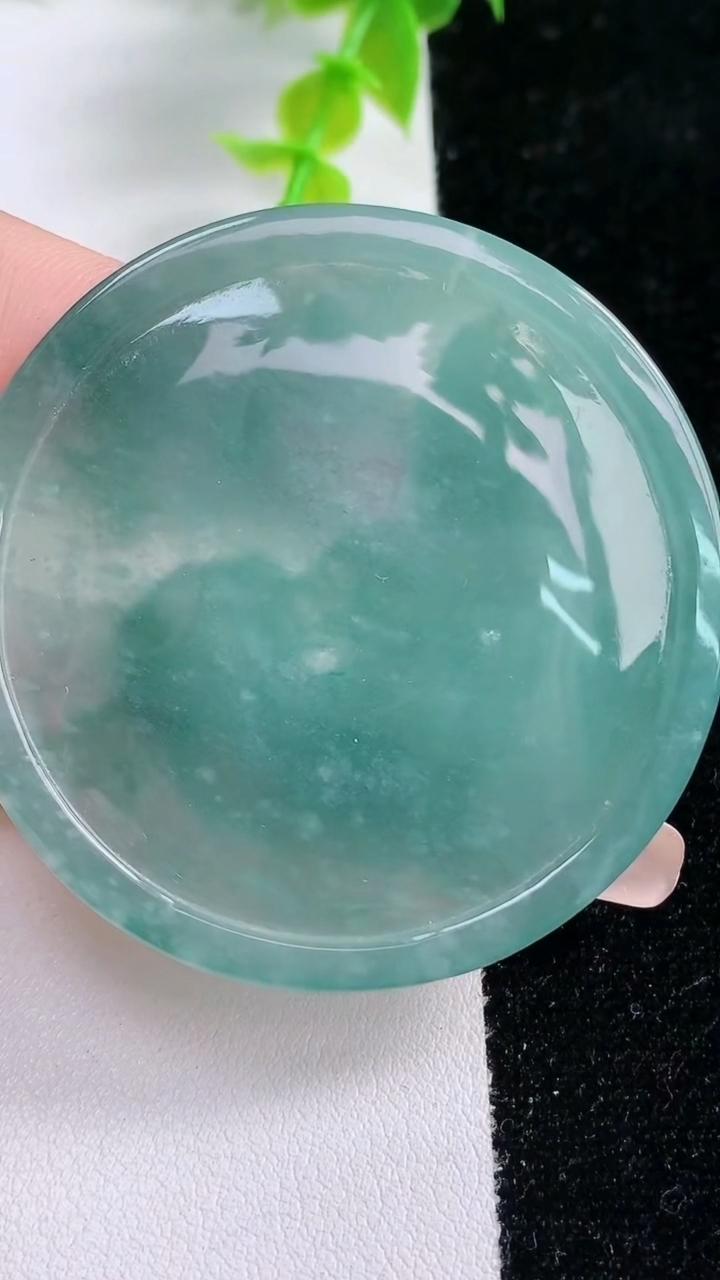 天然A货翡翠蓝水观音菩萨吊坠，尺寸52-4.3，重:20.84g
3月5日