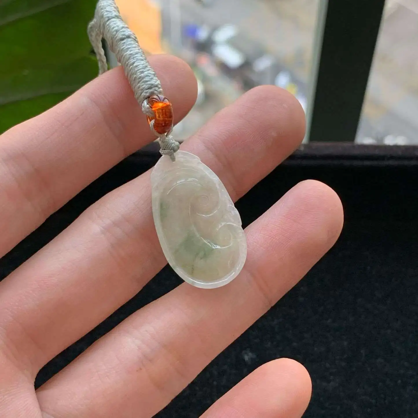 A货天然翡翠冰糯种飘绿如意吊坠重量2.72
3月5日