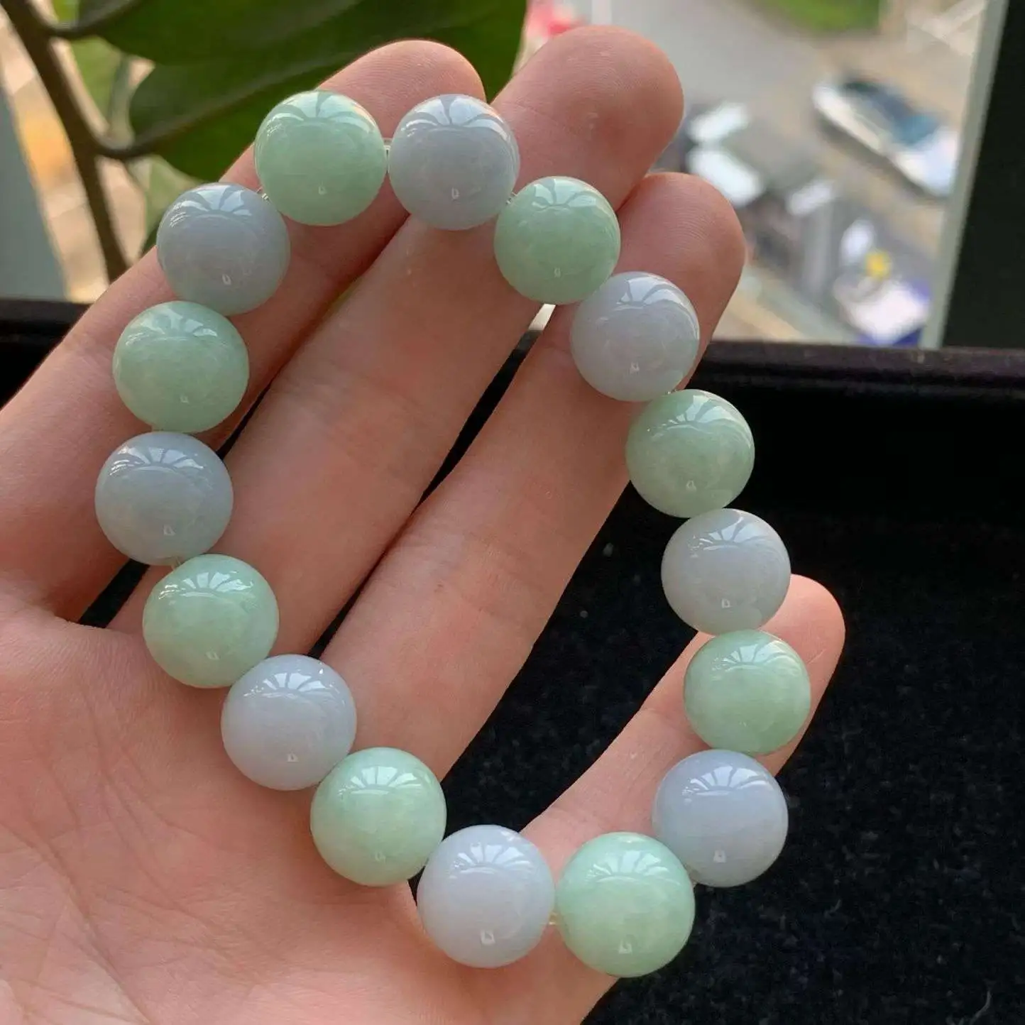 A货天然翡翠冰糯种双彩手串重量58.22
3月5日