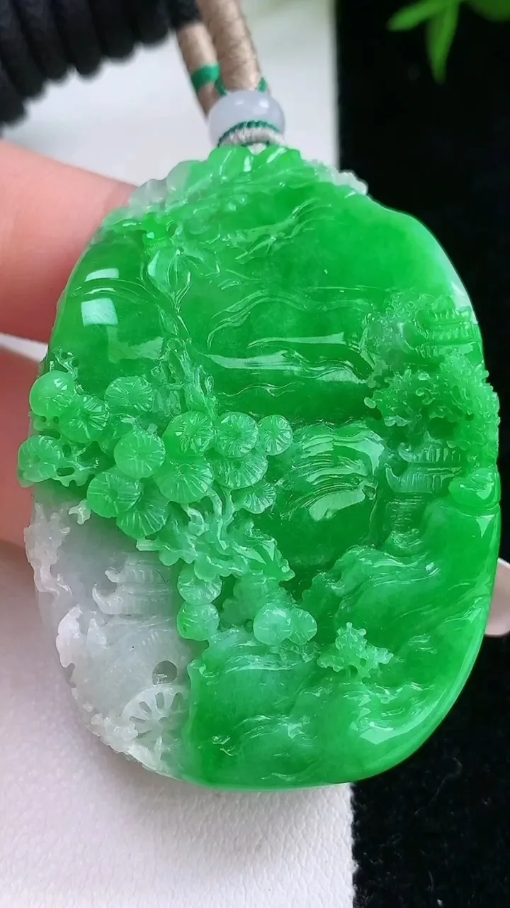 天然A货翡翠山水牌吊坠，尺寸50.6-36.4-12.5，重量:47.47g
3月5日