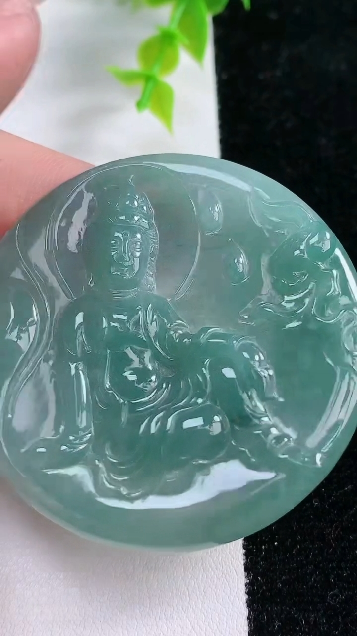 天然A货翡翠蓝水观音菩萨吊坠，尺寸52-4.3，重:20.84g
3月5日