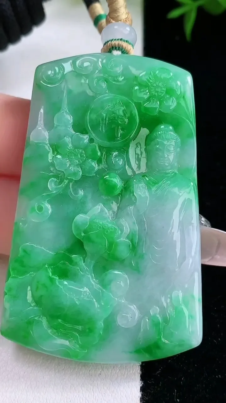 天然A货翡翠观音菩萨吊坠，尺寸56.6-35.3-4.5，重量:29.35g
3月5日