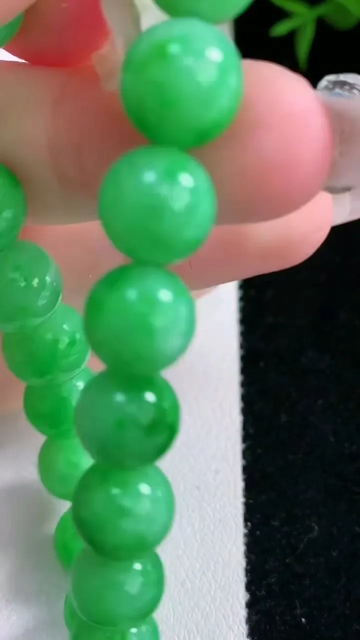 天然A货翡翠圆珠手串，尺寸9.2-20颗，重量:28.42g3月5日
工厂直销收藏佳品,种好水足，色泽均匀，有种有色，上手高大气！