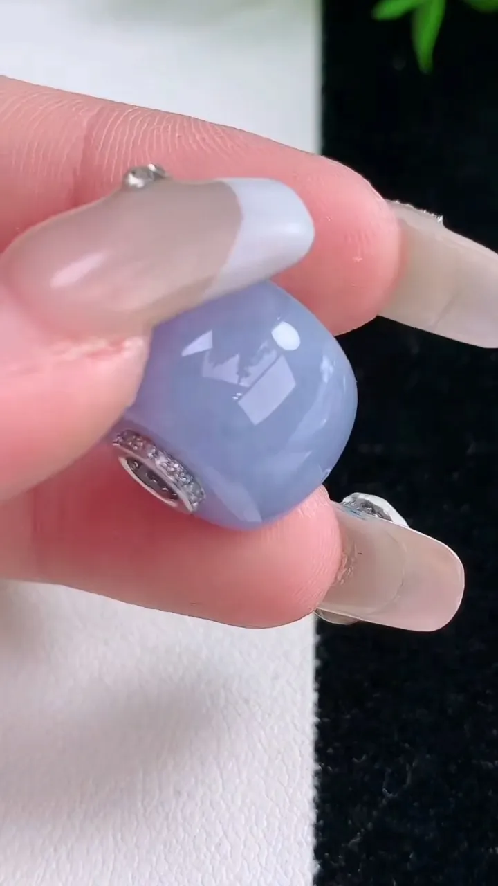 天然A货翡翠18K金紫罗兰路路通吊坠，尺寸18-15，重量:9.48g
3月5日