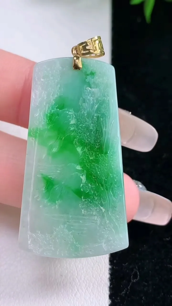 天然A货翡翠山水牌吊坠，尺寸42.4-21-5.6，重量:10.89g
3月5日