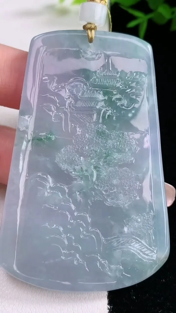 天然A货翡翠紫罗兰飘花山水牌吊坠，尺寸67.7-43.2-5.2，重量:44.67g
3月5日