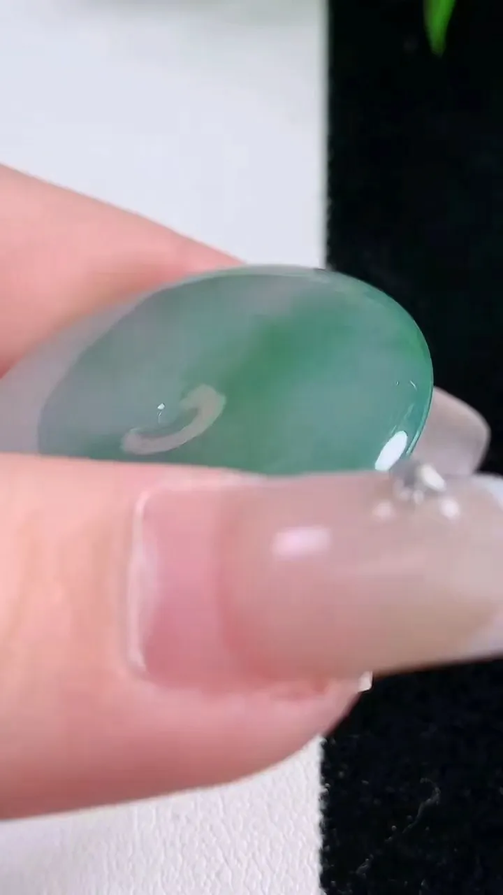 天然A货翡翠种飘花平安扣吊坠，尺寸35.8-5.9，重量:16.86g
3月5日