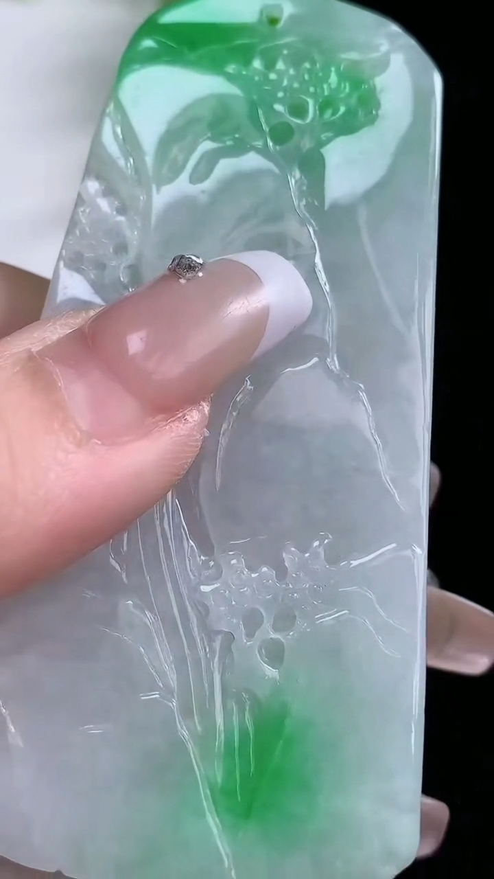 天然A货翡翠山水牌吊坠，尺寸78-39.6-11.7，重:74.34g
3月5日