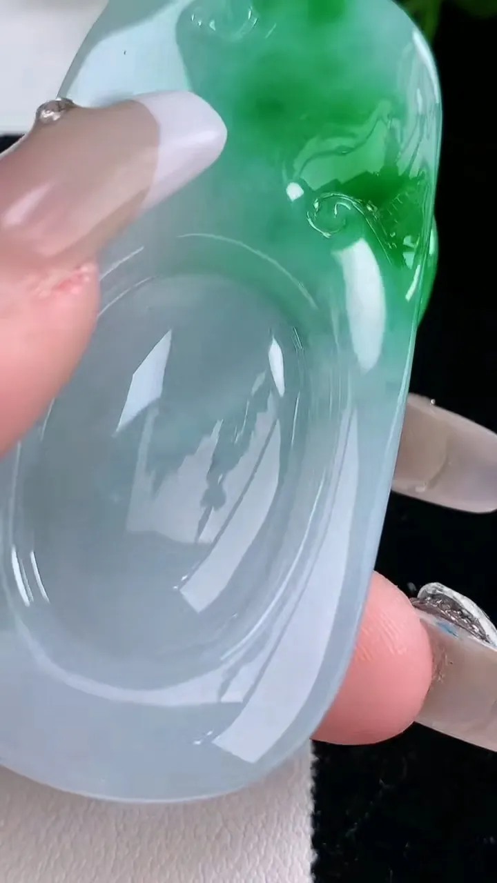 天然A货翡翠生肖羊吊坠，尺寸65.5-31.2-11，重量:49.44g
3月5日