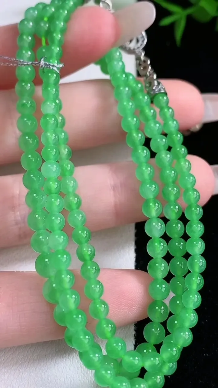 天然A货翡翠小米珠项链，尺寸3.8-138颗，重量:16.63g3月5日
工厂直销收藏佳品,种好水足
