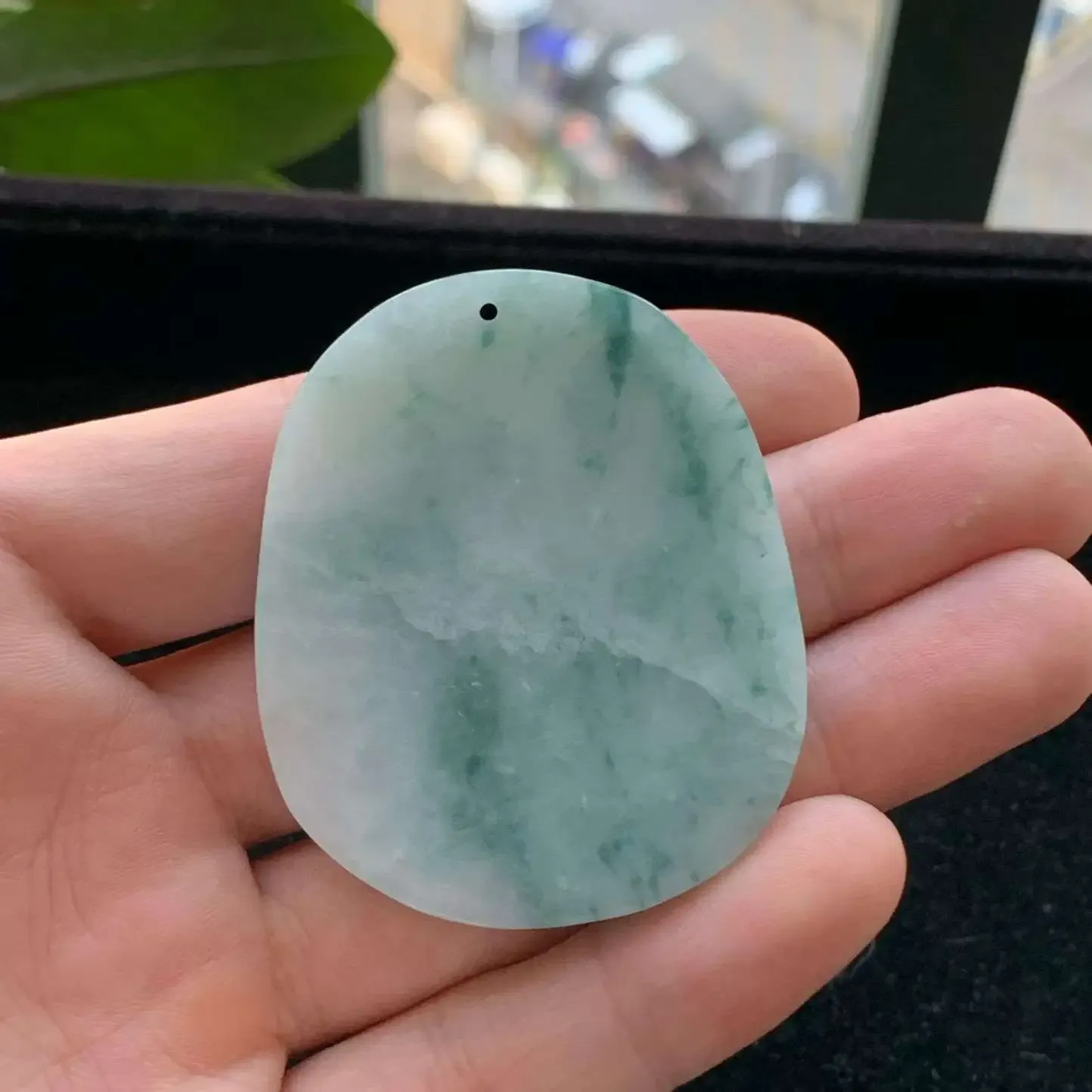 A货天然翡翠冰糯种飘花上山老虎牌吊坠重量36.74
3月5日