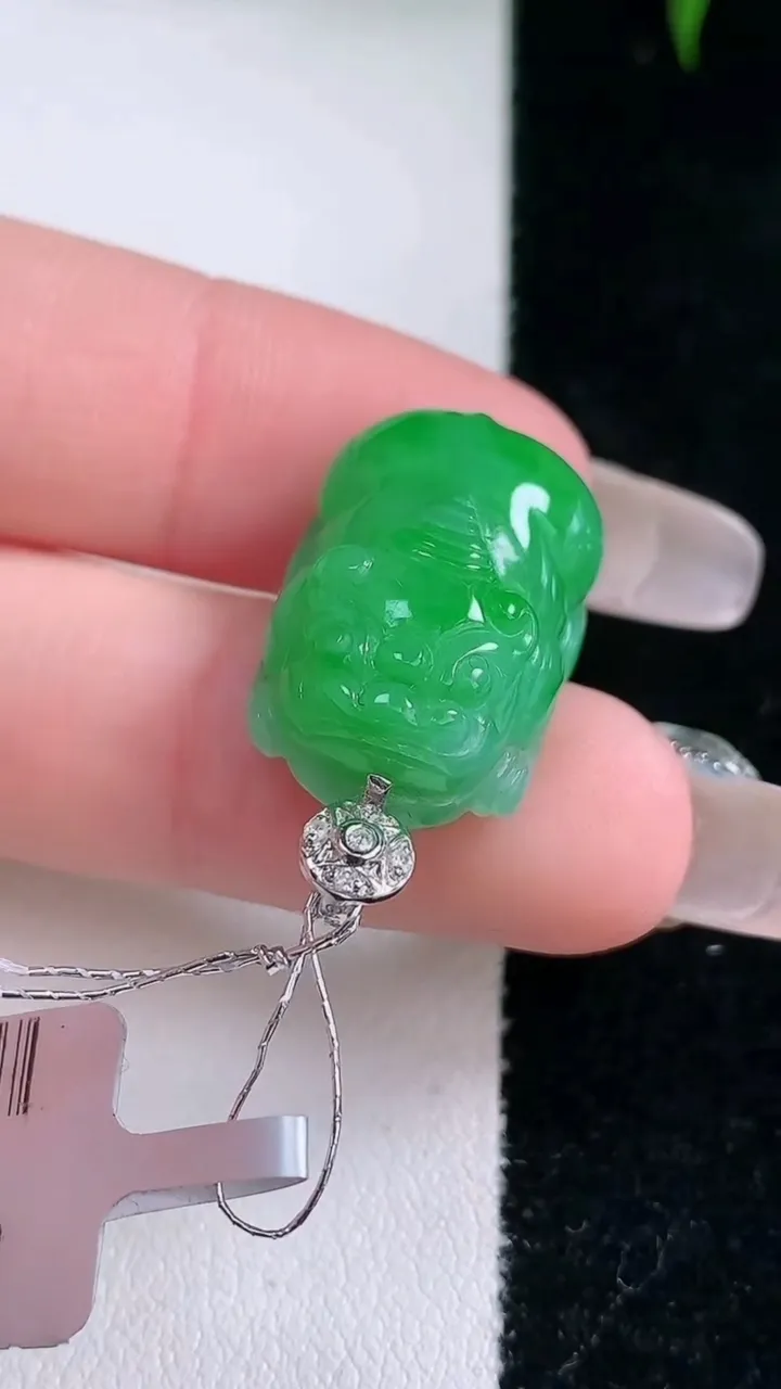 天然A货翡翠貔貅吊坠，尺寸19.8-14.2-9.7，重量:6.72g
3月5日