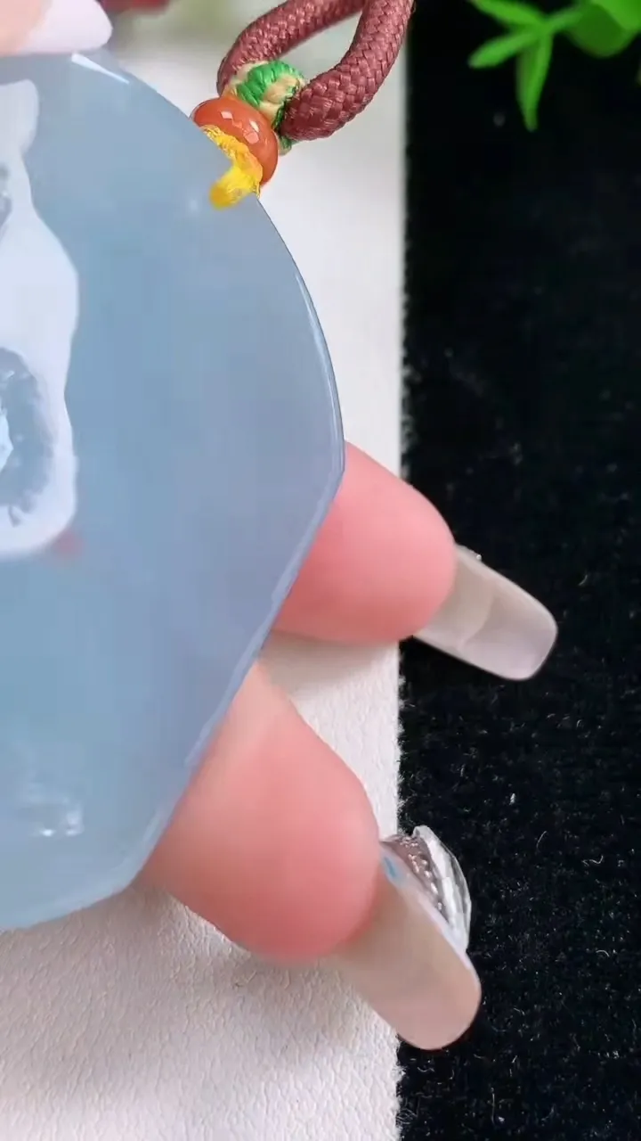 天然A货翡翠紫罗兰大日如来吊坠，尺寸52-44.8-11.8，重量:65.71g
3月5日