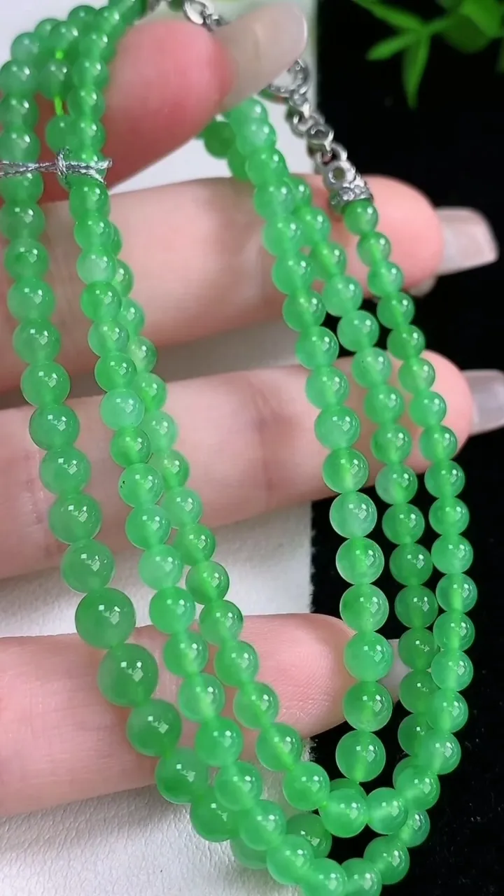 天然A货翡翠小米珠项链，尺寸3.8-138颗，重量:16.63g3月5日
工厂直销收藏佳品,种好水足，色泽均匀，有种有色，上手高大气！