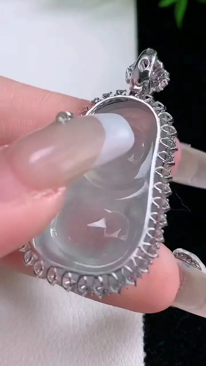 天然A货翡翠种白冰财神爷吊坠，尺寸43.8-22.2-10，裸石32-19.5重量:12.44g
3月5日