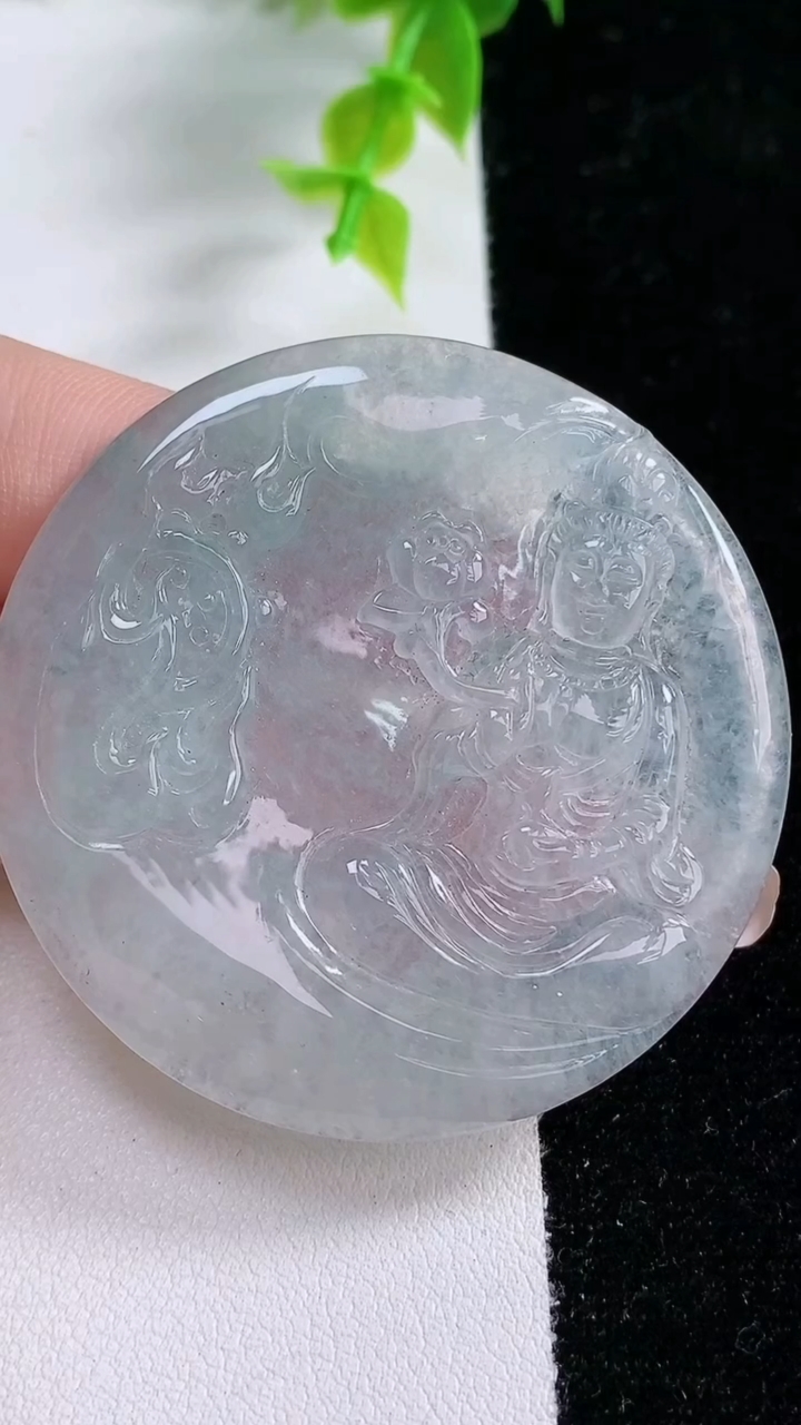 天然A货翡翠白冰大势至观音菩萨吊坠，尺寸49-4.6，重:24.20g
3月5日