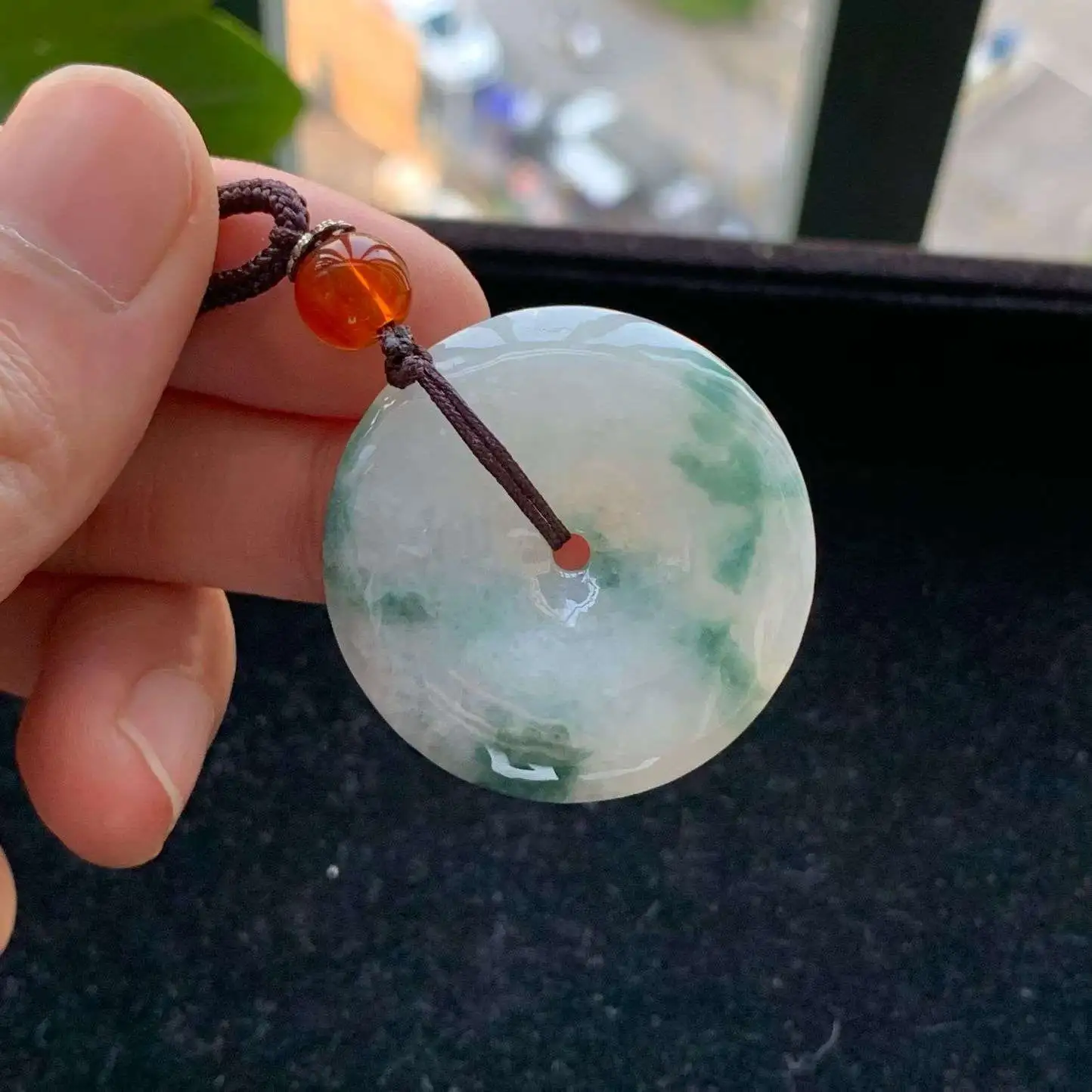 A货天然翡翠冰糯种飘花平安扣吊坠重量10.29
3月5日