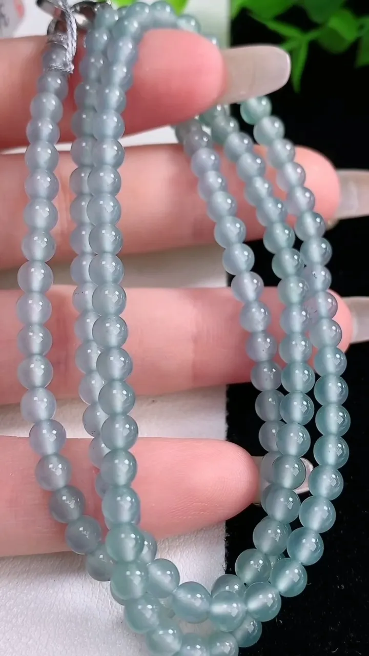 天然A货翡翠圆珠项链，尺寸4.4-133颗，重量:21.23g3月5日
工厂直销收藏佳品,种好水足，色泽均匀，有种有色，上手高大气！