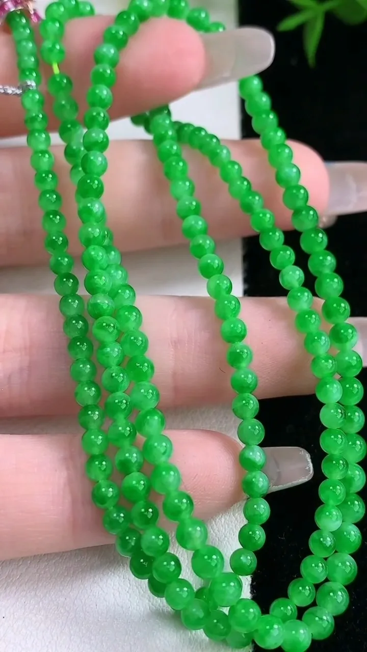天然A货翡翠小米珠项链，尺寸3-183颗，重量:13.04g3月5日
工厂直销收藏佳品,种好水足，色