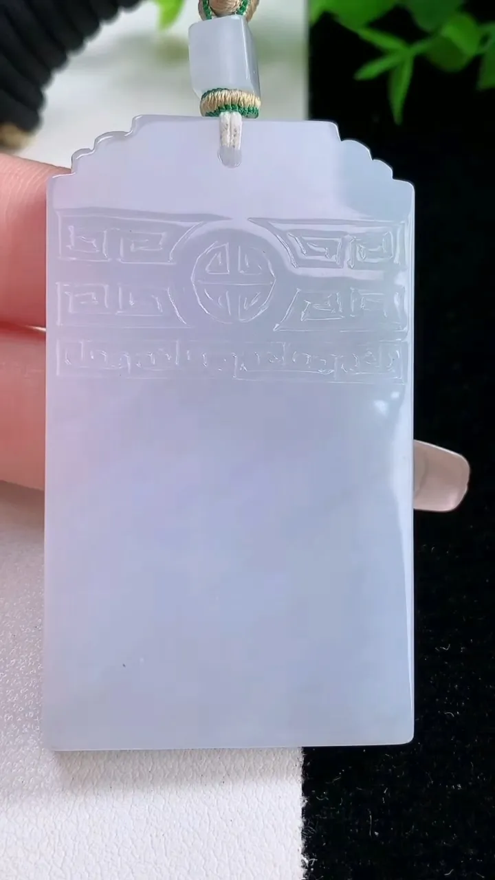 天然A货翡翠紫罗兰仿古无事牌吊坠，尺寸58.3-34.2-5.8，重量:45.27g
3月5日