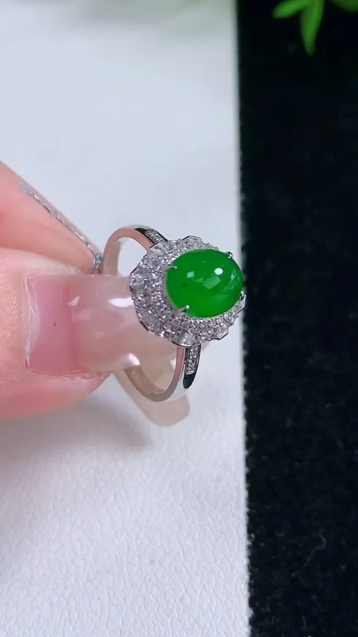 天然A货翡翠蛋面戒指，尺寸17.4-8-5.8-9.2，重量:2.61g2026年3月5日
工厂直销