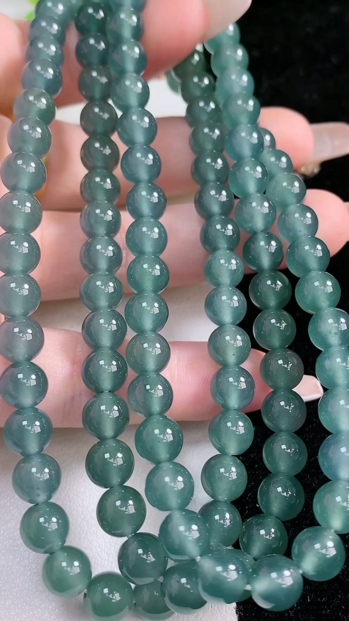 天然A货翡翠种蓝水圆珠项链108颗，尺寸7，重:63.08g3月5日
工厂直销收藏佳品,种好水足，色