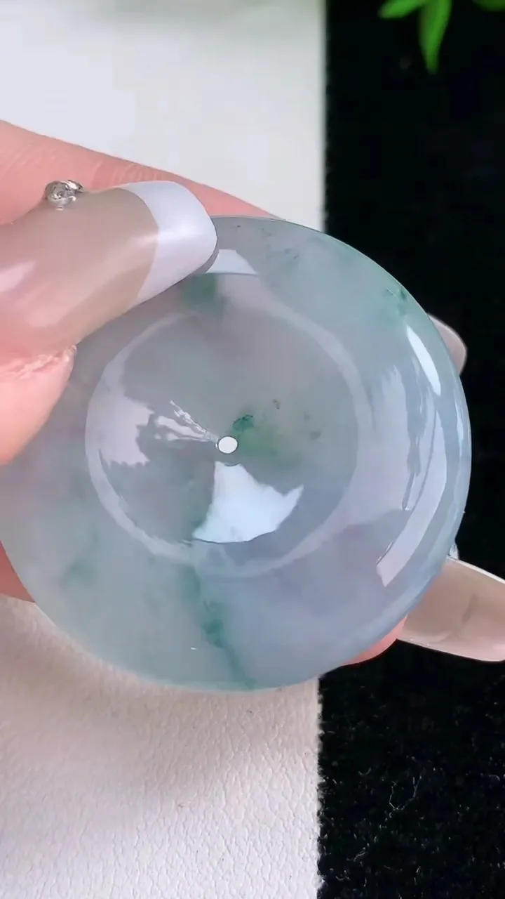 天然A货翡翠种飘花平安扣吊坠，尺寸35-5.7，重量:15.47g
3月5日