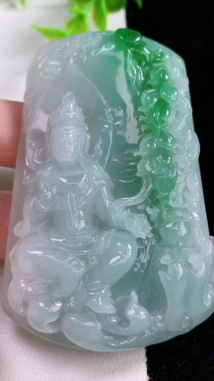 天然A货翡翠观音菩萨吊坠，尺寸75-48-11，重:78.03g
3月5日