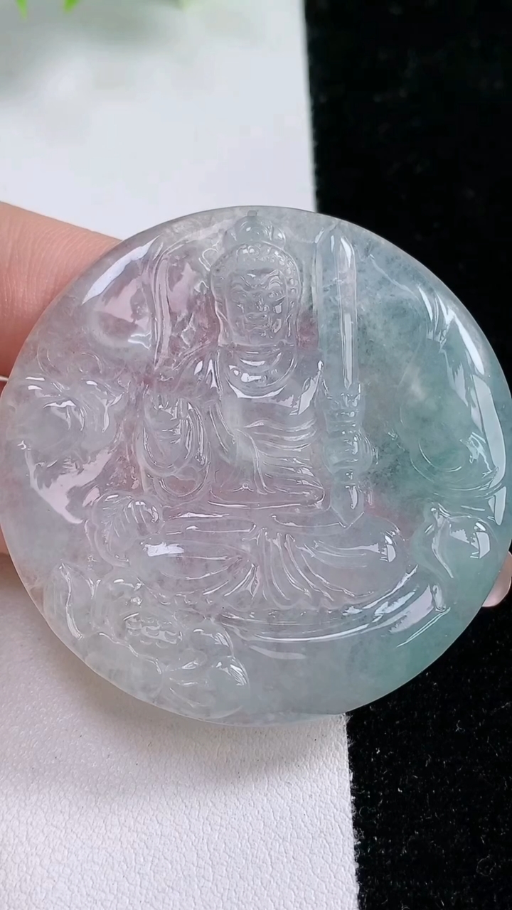 天然A货翡翠不动明王吊坠，尺寸49-4.8，重:23.02g
3月5日