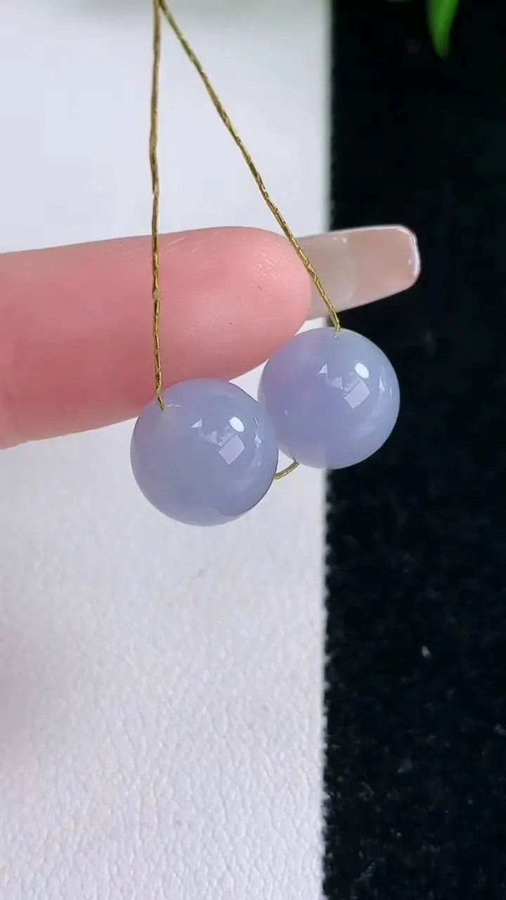 天然A货翡翠紫罗兰圆珠吊坠一对，尺寸10，重量:5.36g
3月5日