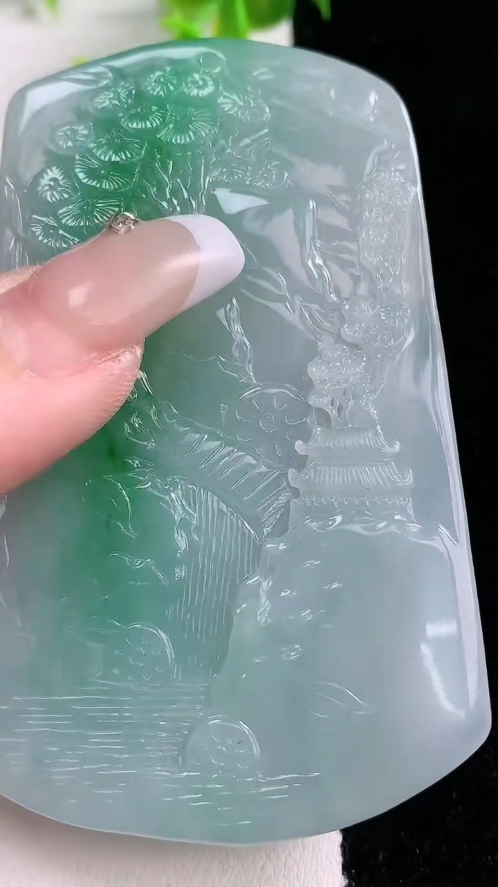 天然A货翡翠观音菩萨吊坠，尺寸75-48-11，重:78.03g
3月5日